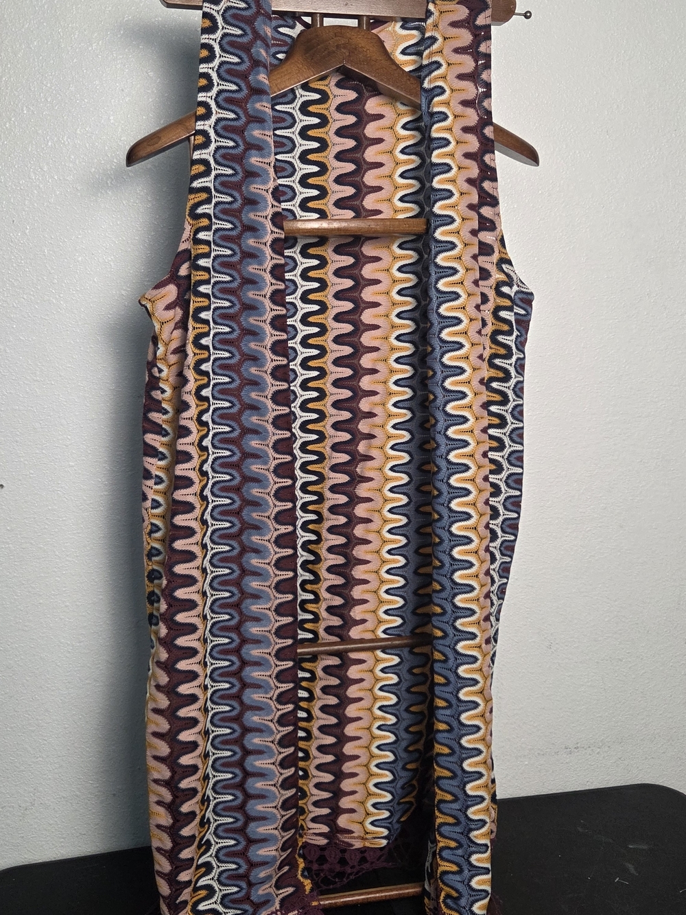 Sleeveless Wave-Print Shift Dress in Multicolor